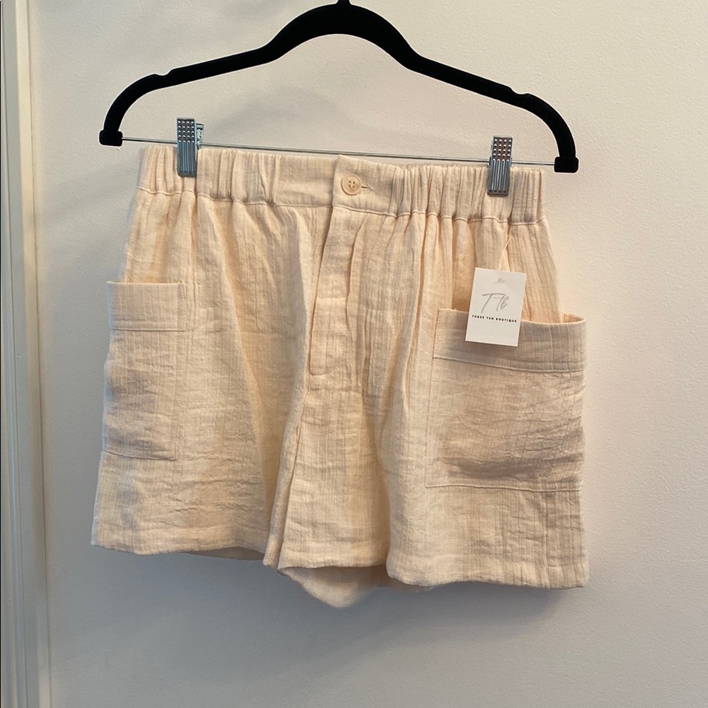 Women's Cream Shorts